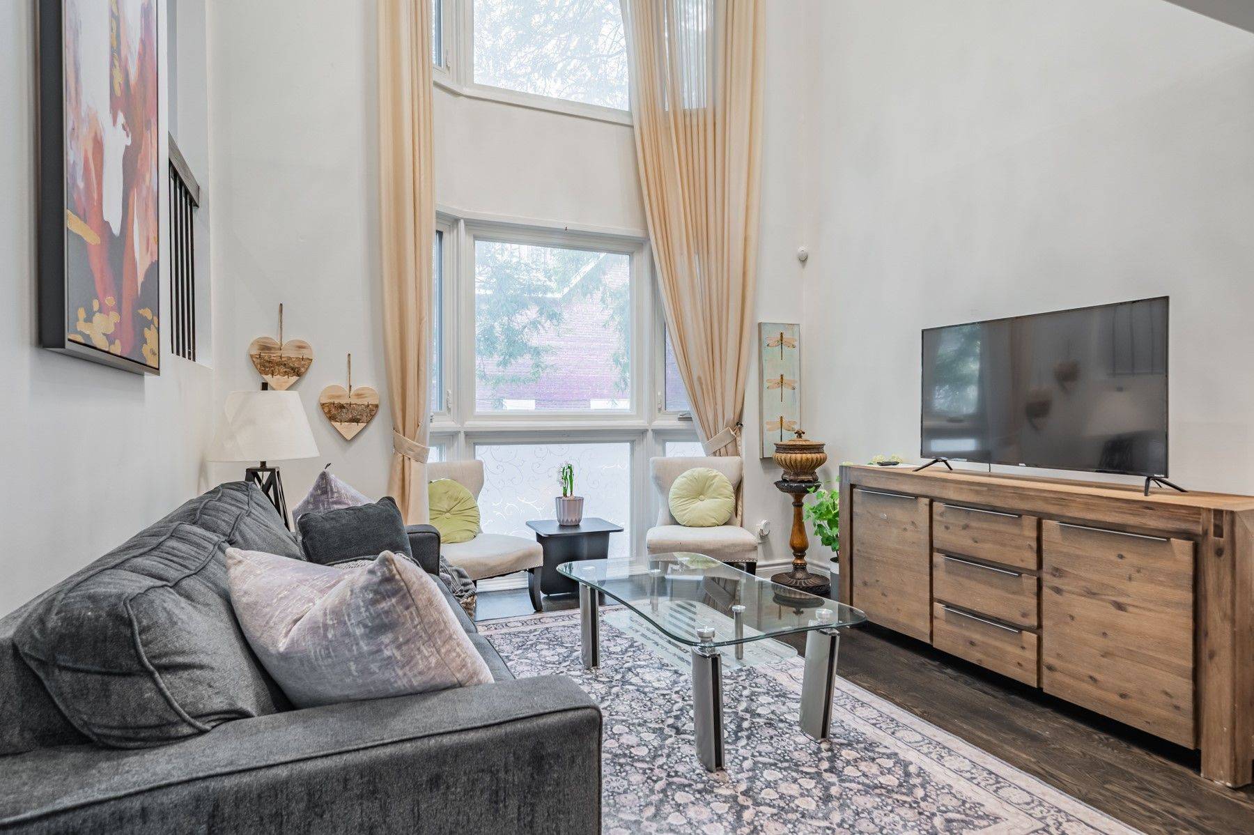 Toronto C08, ON M5B 2B4,197 Mutual ST