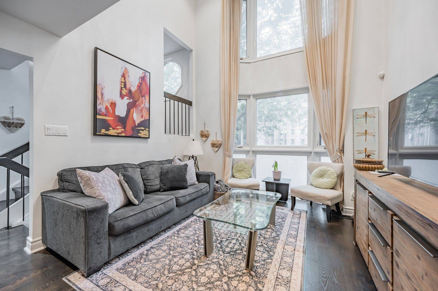 Toronto C08, ON M5B 2B4,197 Mutual ST