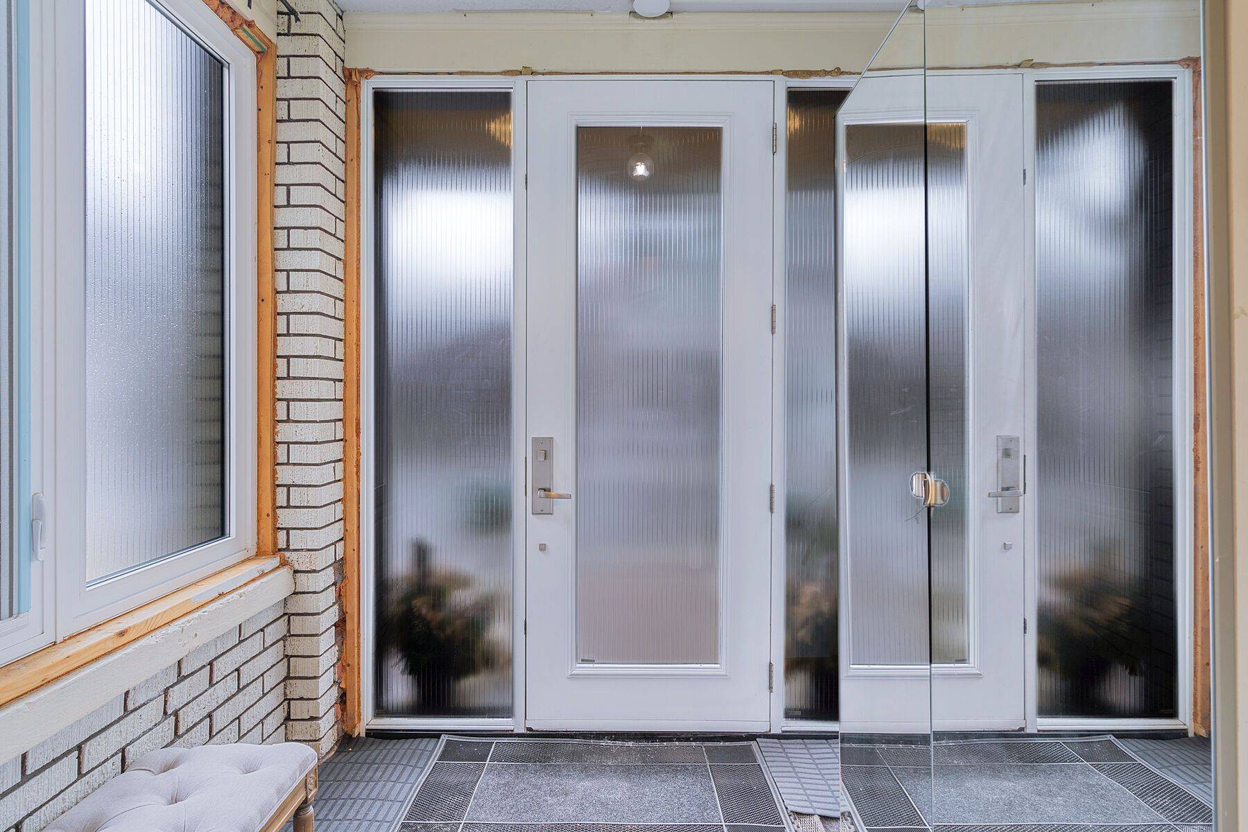 Toronto C10, ON M4S 1L4,12 Belsize DR