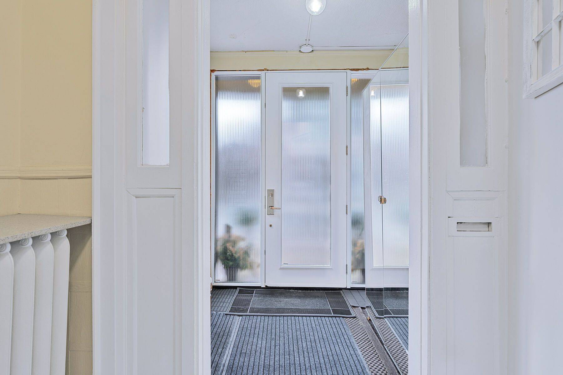 Toronto C10, ON M4S 1L4,12 Belsize DR