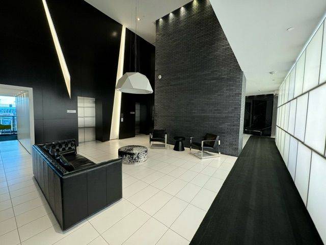 Toronto C01, ON M5V 0M2,125 Peter ST #1708