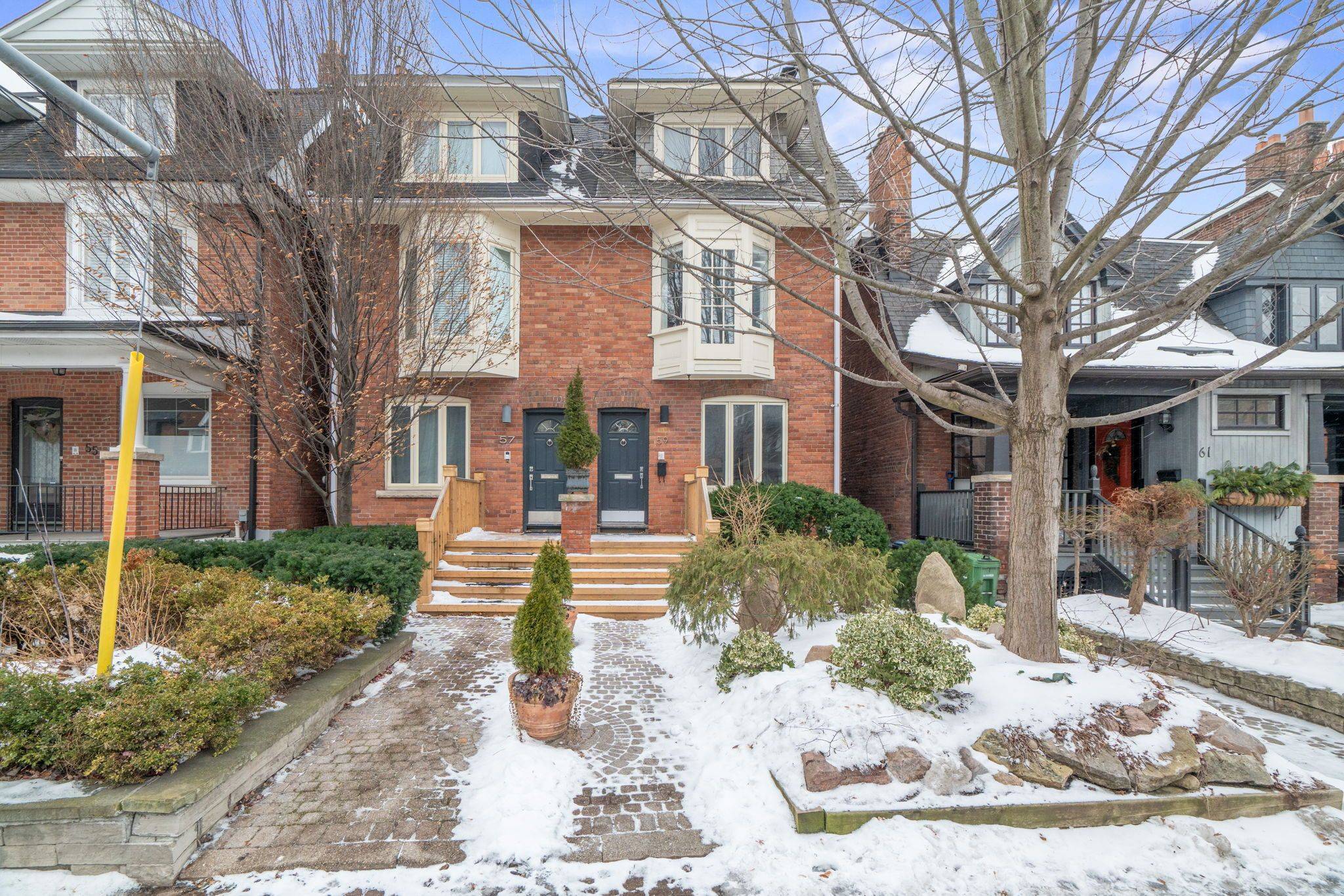 Toronto C02, ON M5R 1V3,59 Dupont ST #Upper