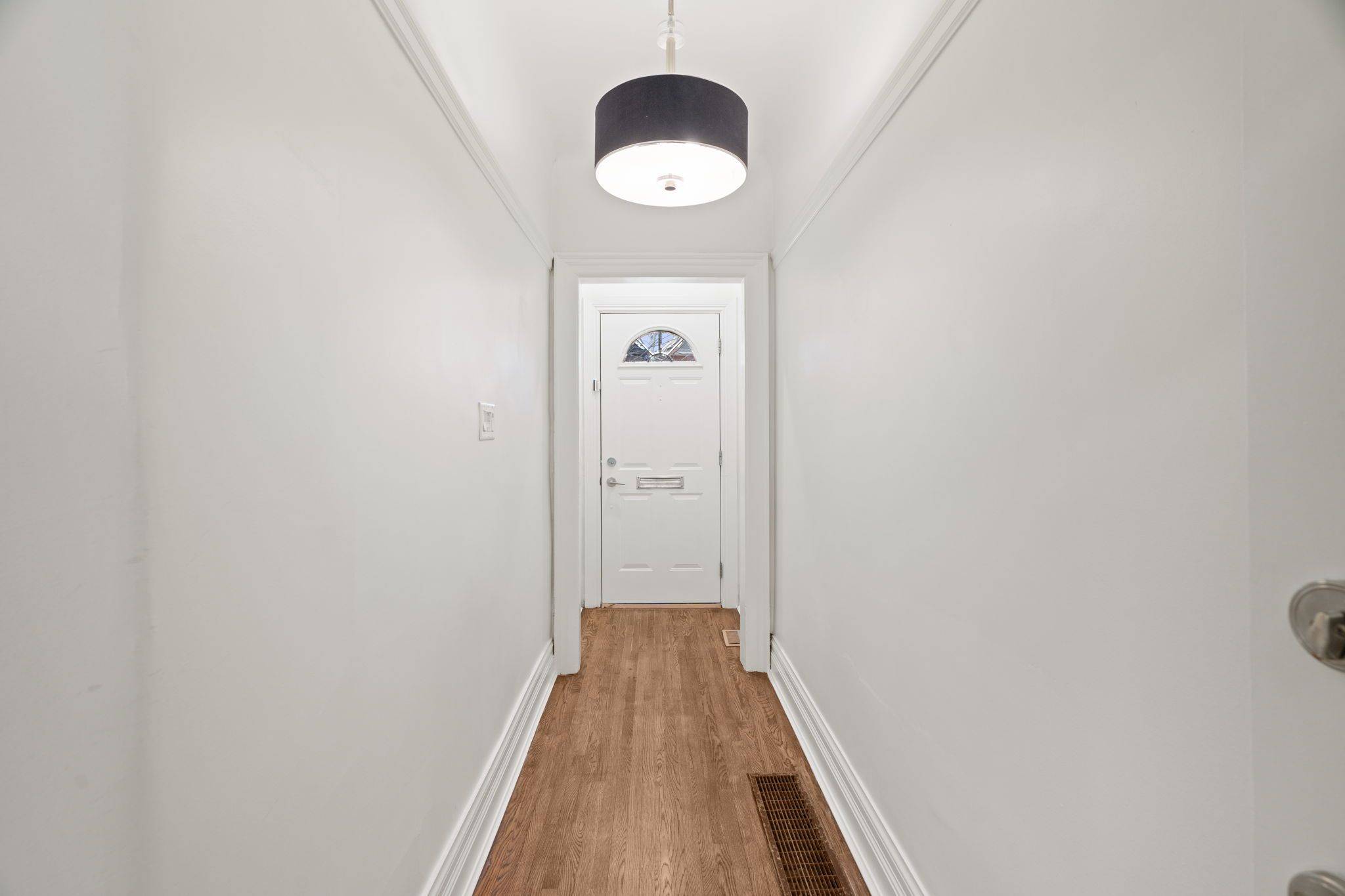 Toronto C02, ON M5R 1V3,59 Dupont ST #Upper