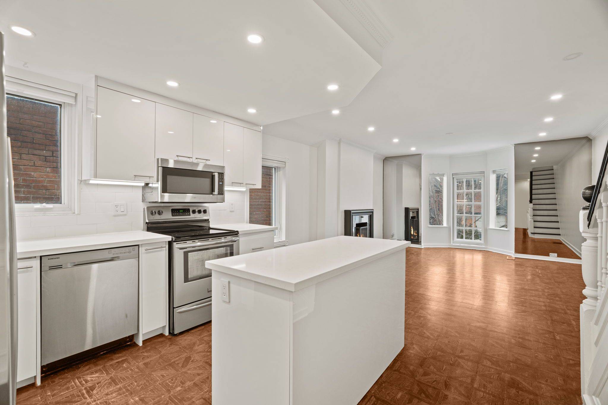 Toronto C02, ON M5R 1V3,59 Dupont ST #Upper