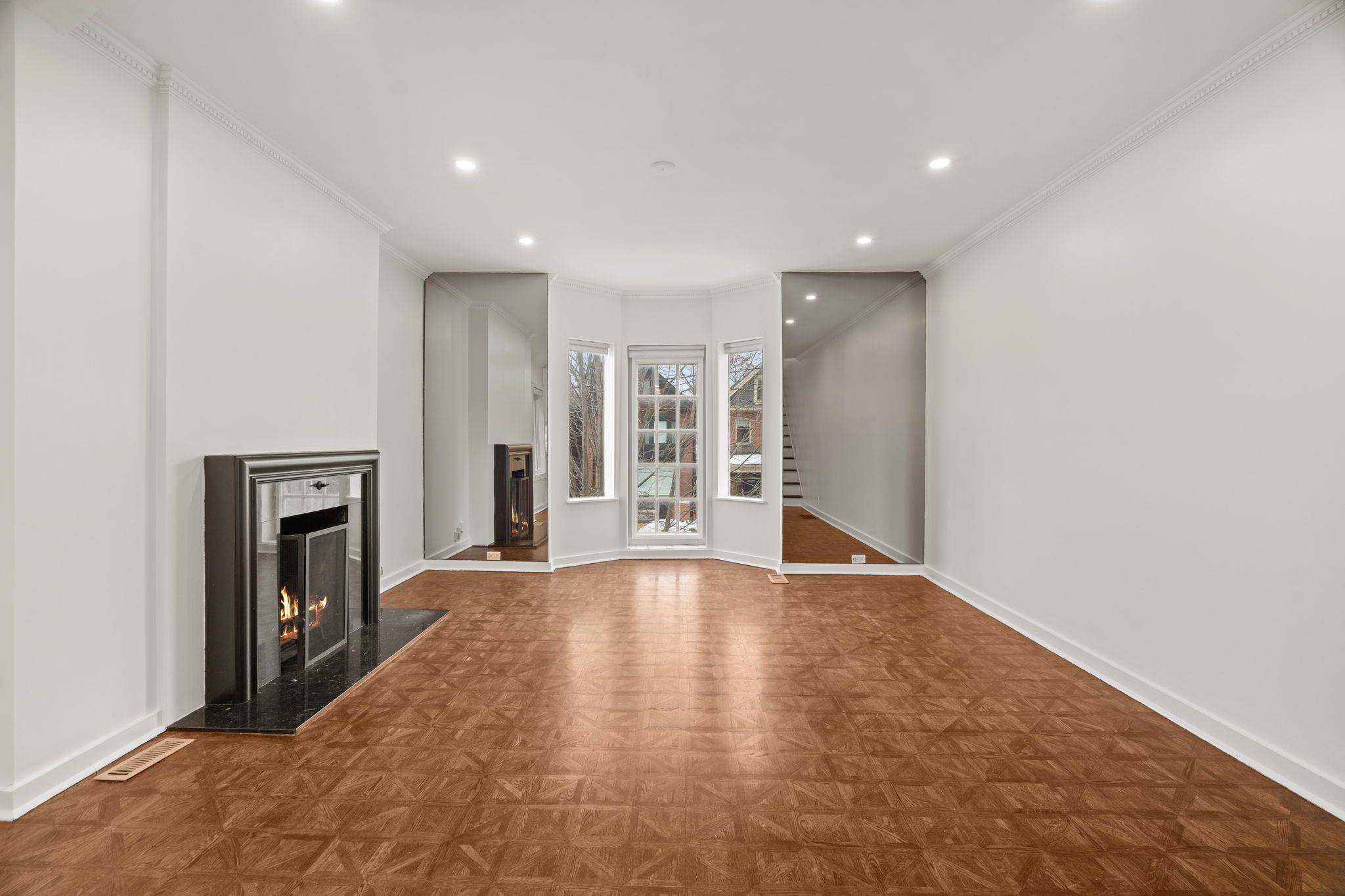 Toronto C02, ON M5R 1V3,59 Dupont ST #Upper