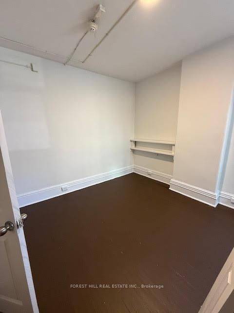 Toronto C08, ON M5B 1E2,132 Dundas ST E #Upper