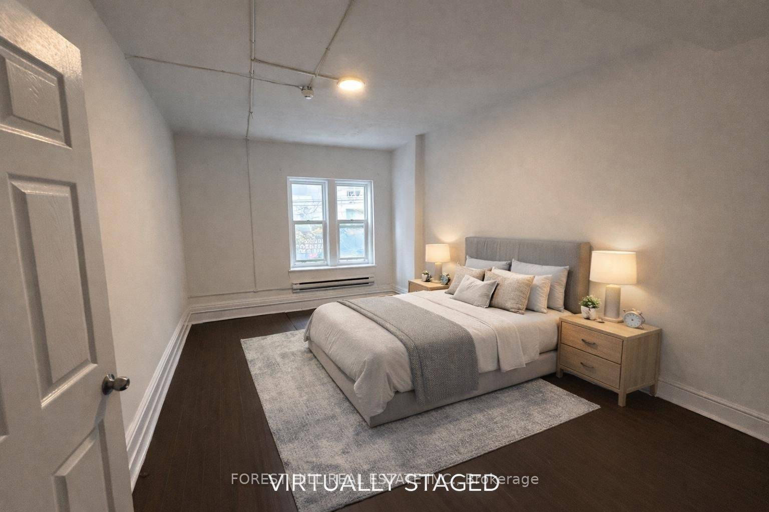 Toronto C08, ON M5B 1E2,132 Dundas ST E #Upper