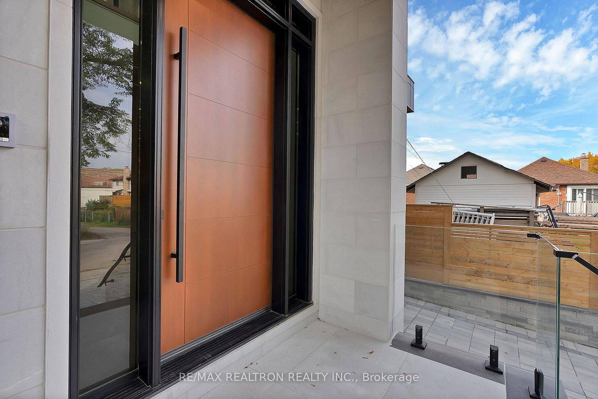 Toronto E03, ON M4B 2X9,18 Glen Eden CRES