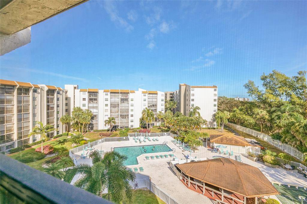 Lauderhill, FL 33319,3920 Inverrary Blvd #604-C