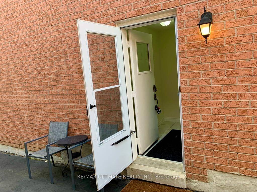 Bradford West Gwillimbury, ON L3Z 3A2,66 Depeuter CRES #Bsmt