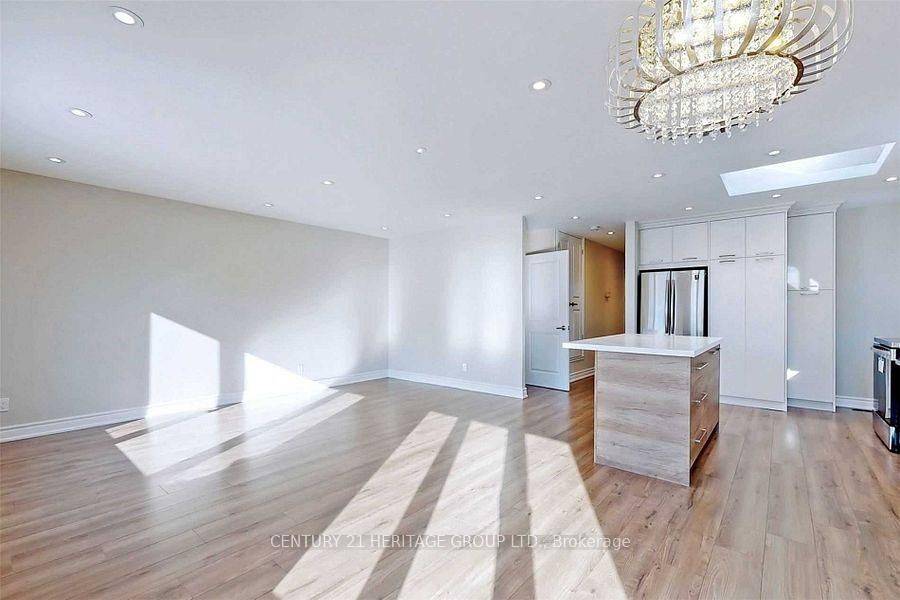 Newmarket, ON L3Y 3B2,765 Greenfield CRES #Main