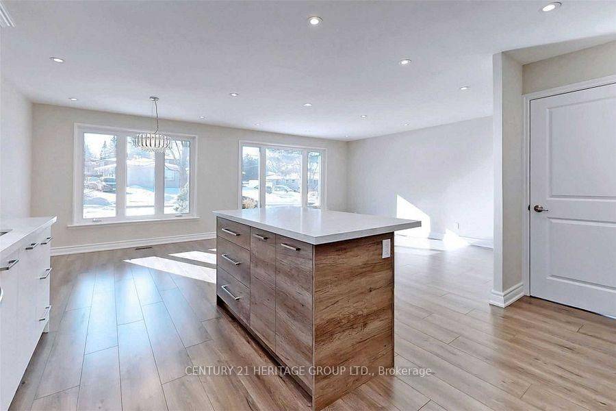 Newmarket, ON L3Y 3B2,765 Greenfield CRES #Main