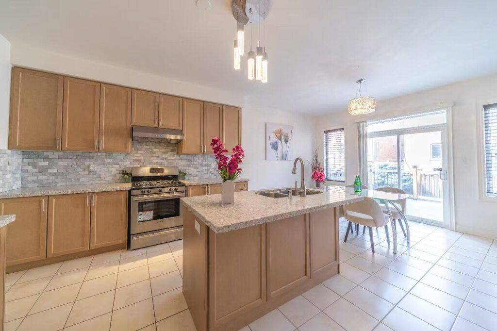 Markham, ON L6C 0R2,106 Hua Du AVE