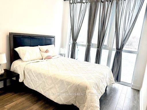 Innisfil, ON L9S 0M3,375 Sea Ray AVE #407