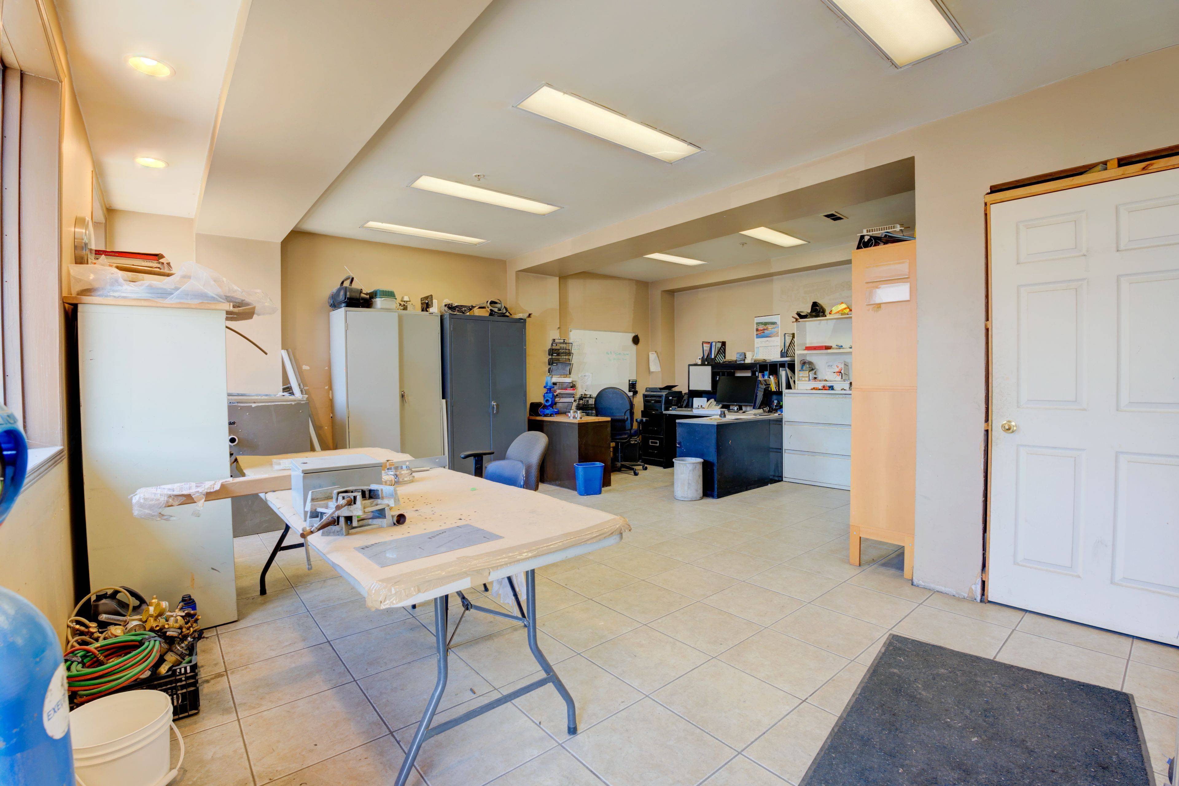 Brampton, ON L6T 4J1,175 Advance BLVD #11