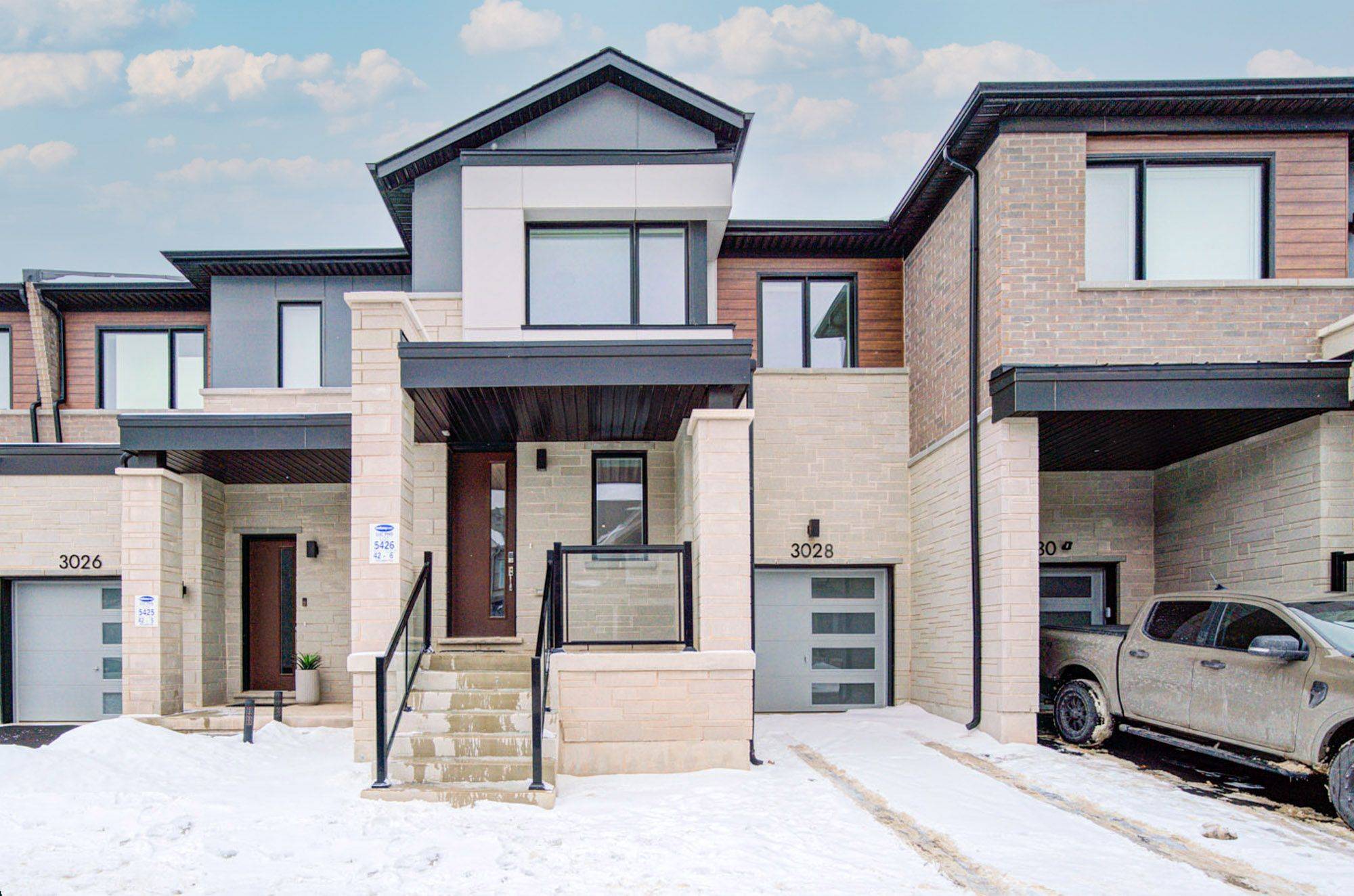 Oakville, ON L6H 7Y5,3028 Langdon RD