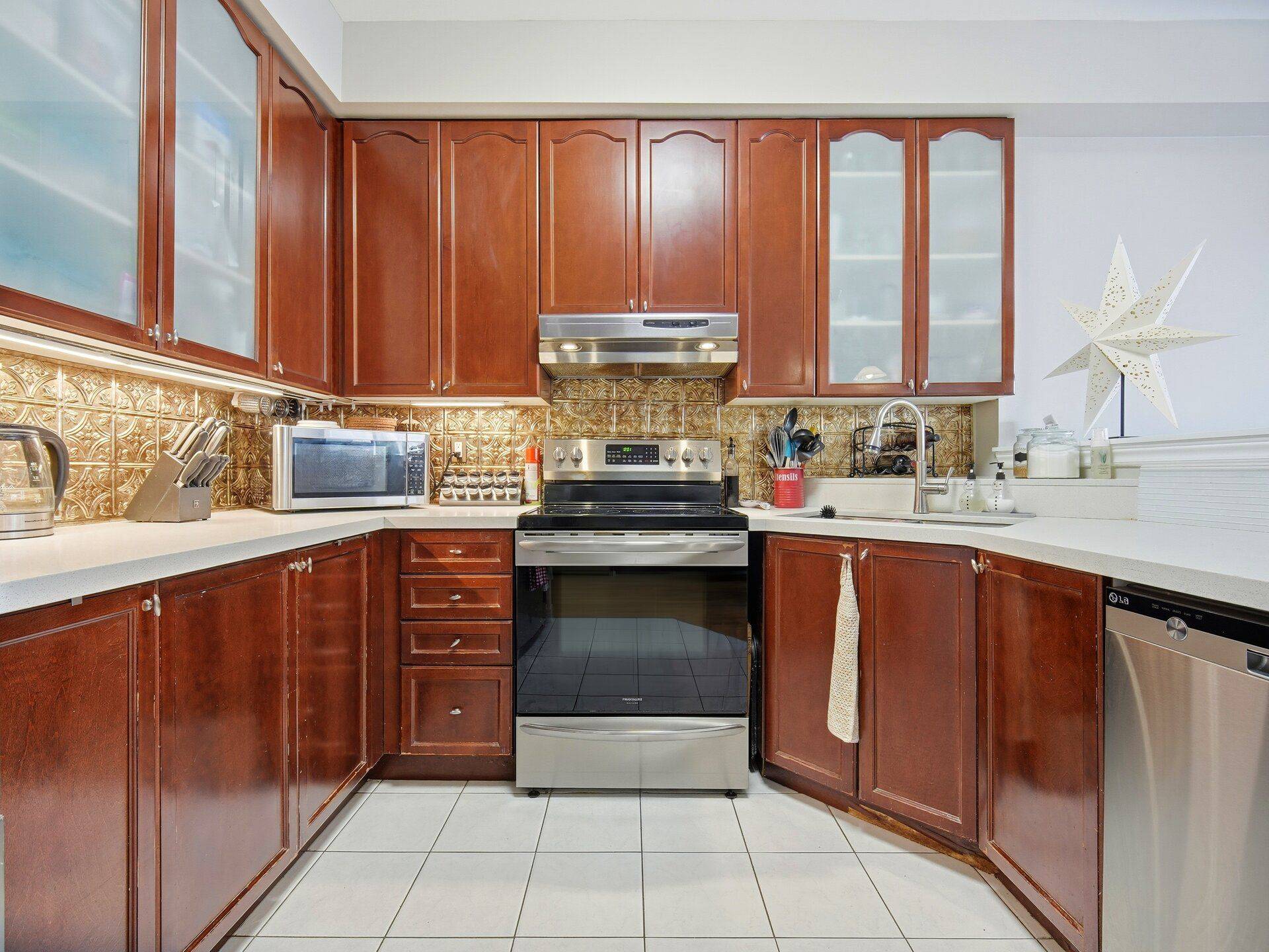 Brampton, ON L6X 5A3,3 Purple Finch CT