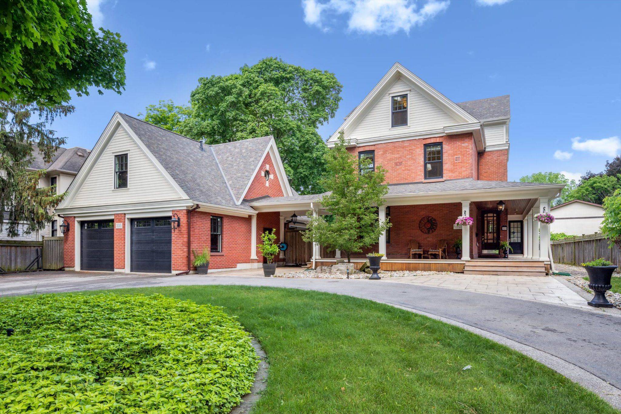 Oakville, ON L6K 1G3,335 Lakeshore RD W