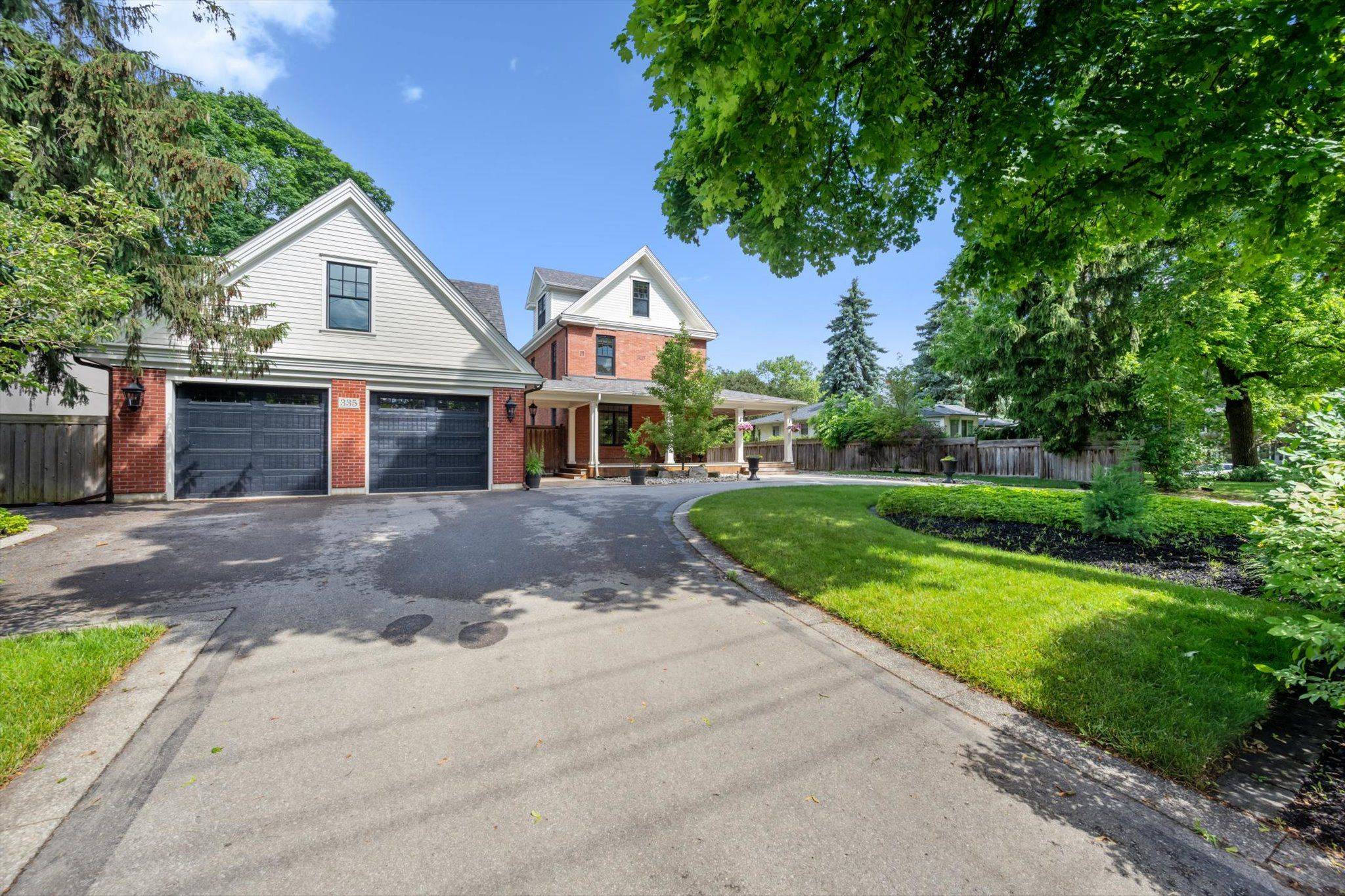 Oakville, ON L6K 1G3,335 Lakeshore RD W