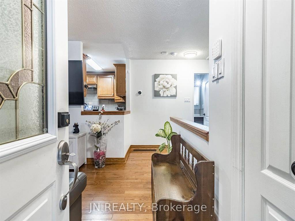 Brampton, ON L6S 1N7,23 Hazelglen CT