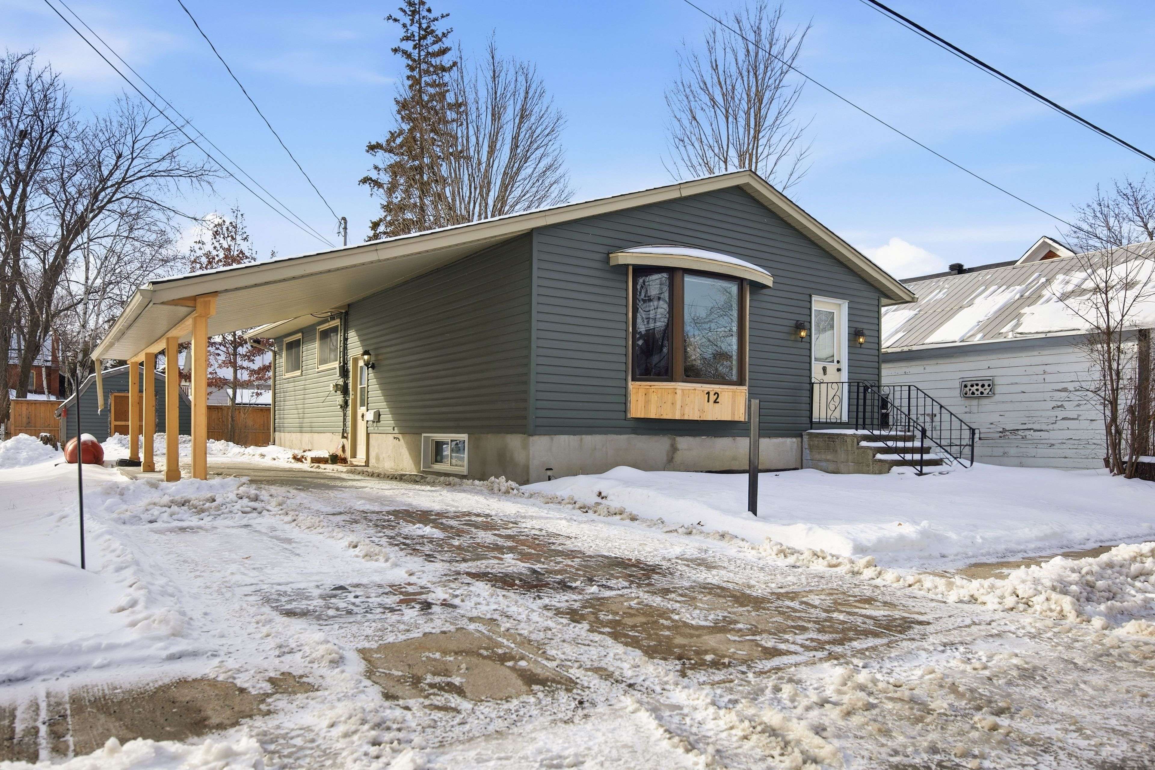 Carleton Place, ON K7C 2M4,12 Prince ST