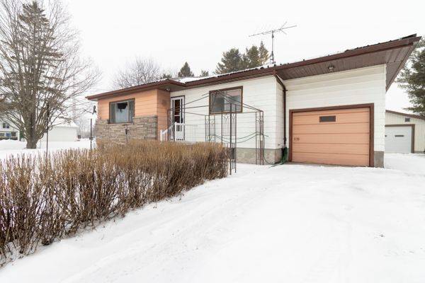 Loyalist, ON K7R 3K6,7139 Cty Rd 2 RD