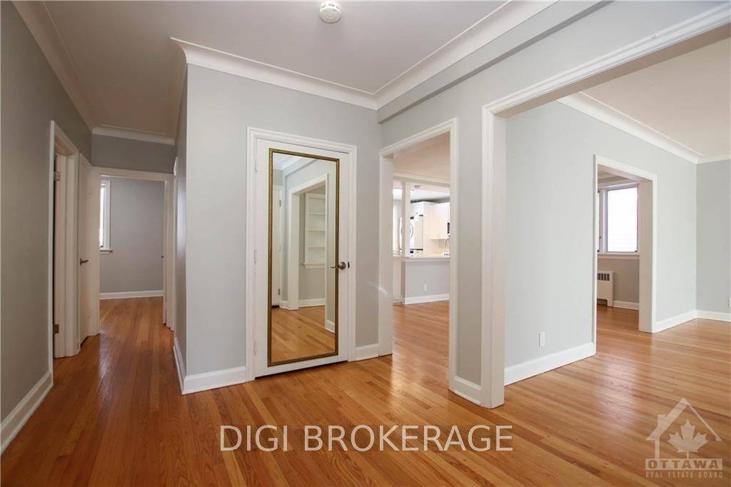 Ottawa Centre, ON K2P 1H7,117 Macdonald ST #3