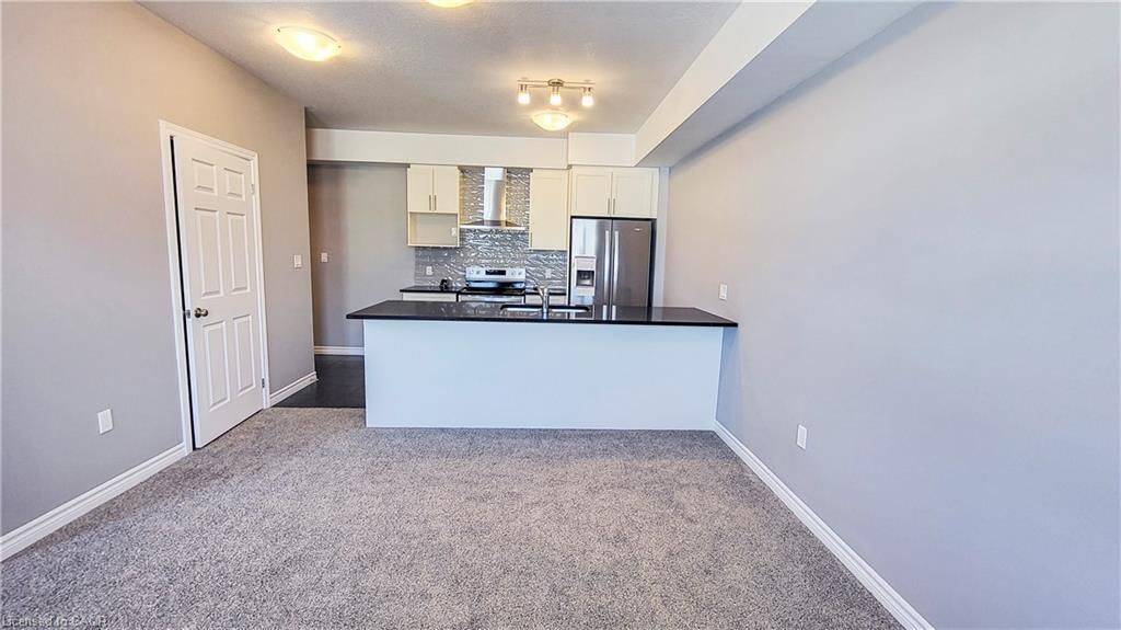 Kitchener, ON N2R 0S8,142 Oat LN