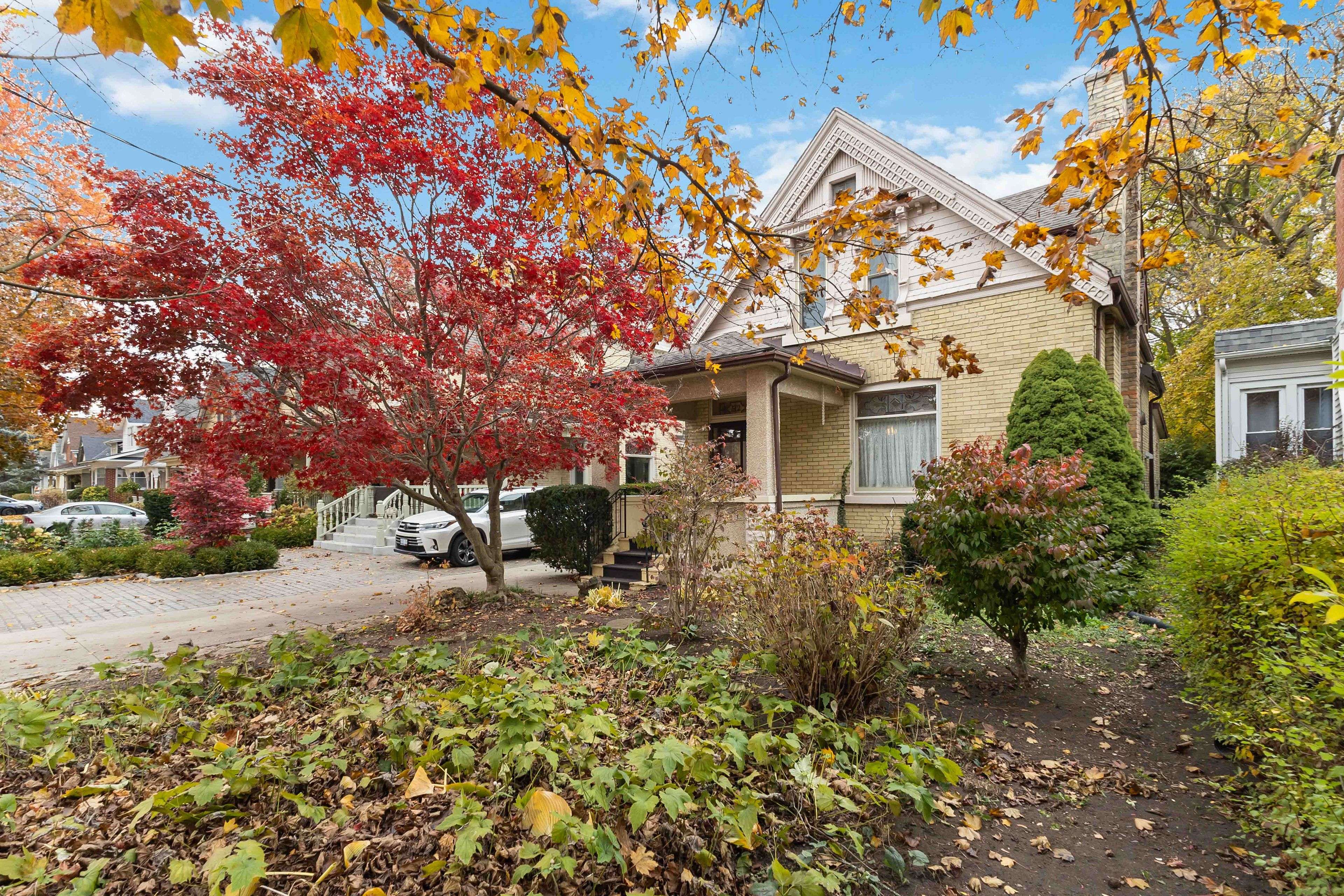 London East, ON N5Y 3P3,512 St James ST