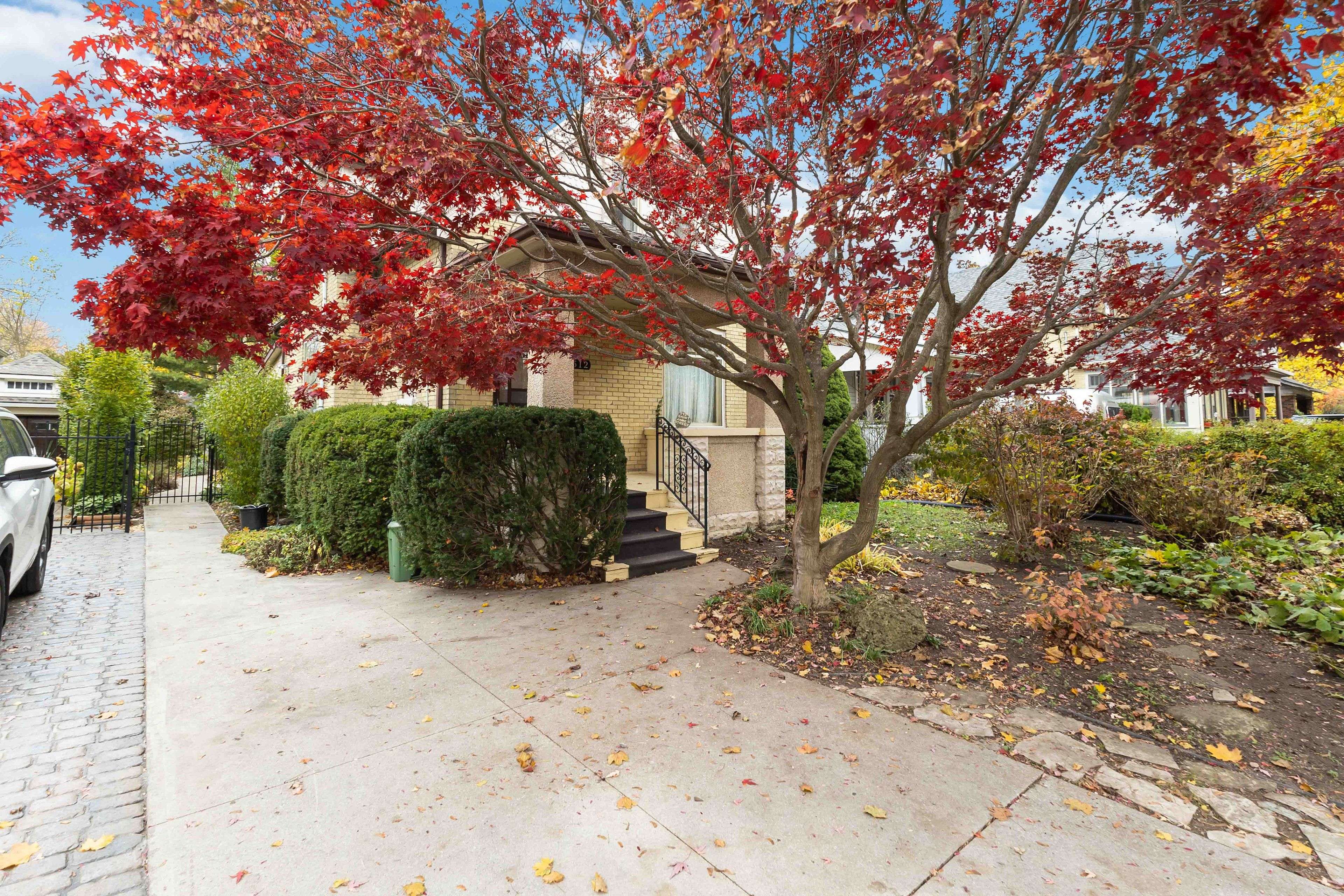 London East, ON N5Y 3P3,512 St James ST