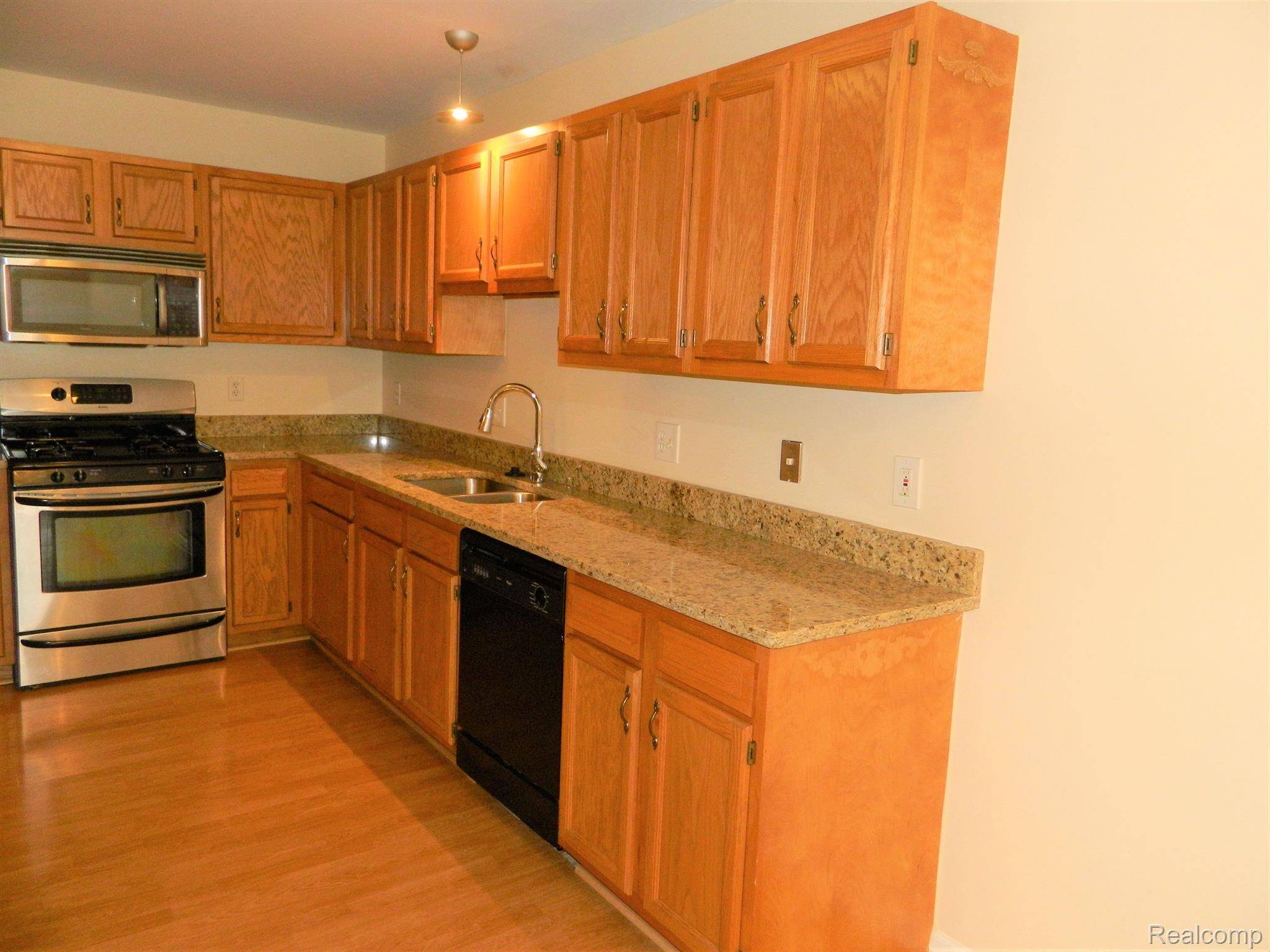 Sterling Heights, MI 48310,5483 Seabreeze LN