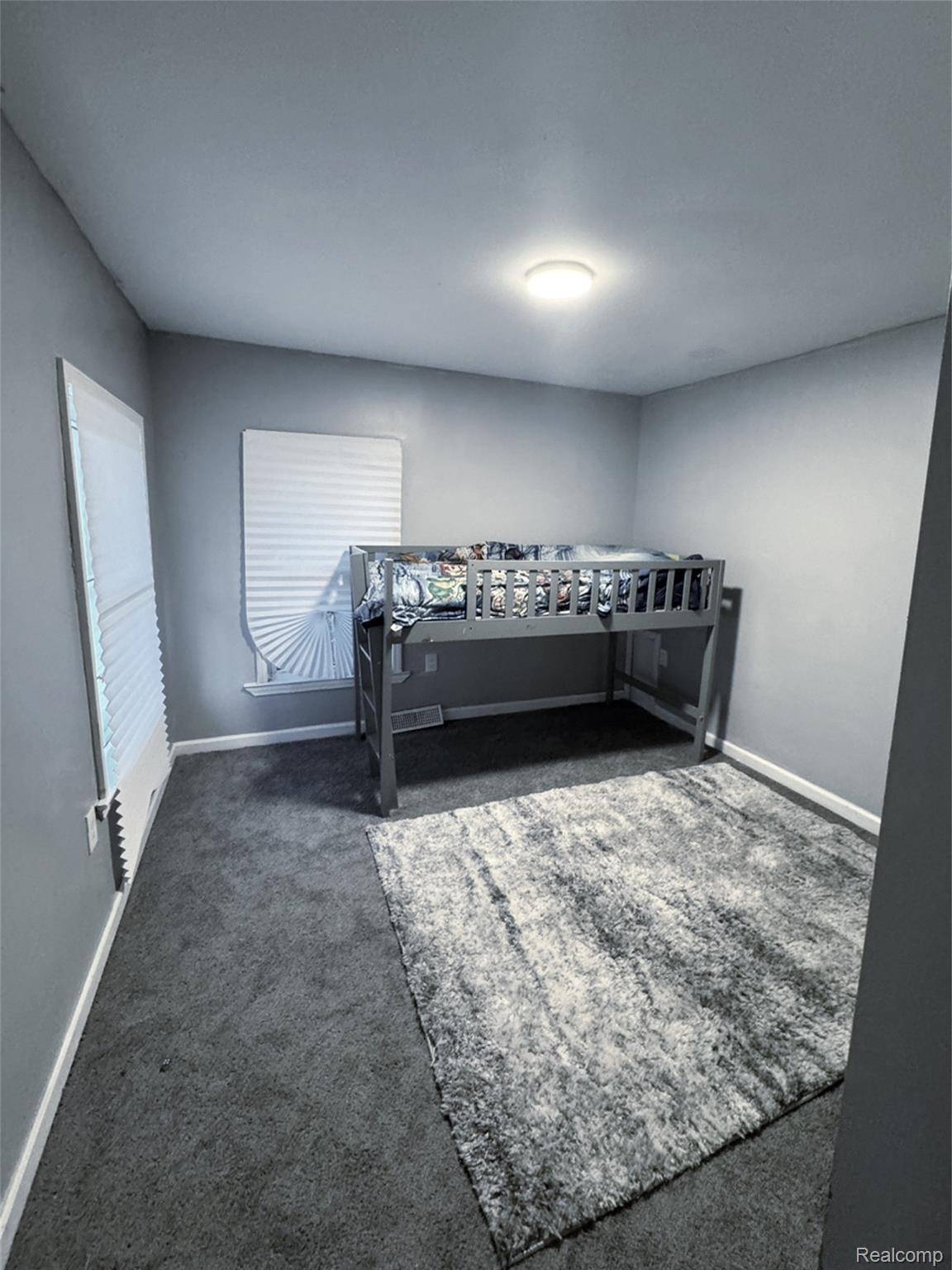 Redford, MI 48239,15571 Fenton