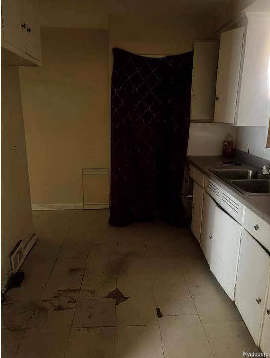 Detroit, MI 48205,19338 Waltham ST