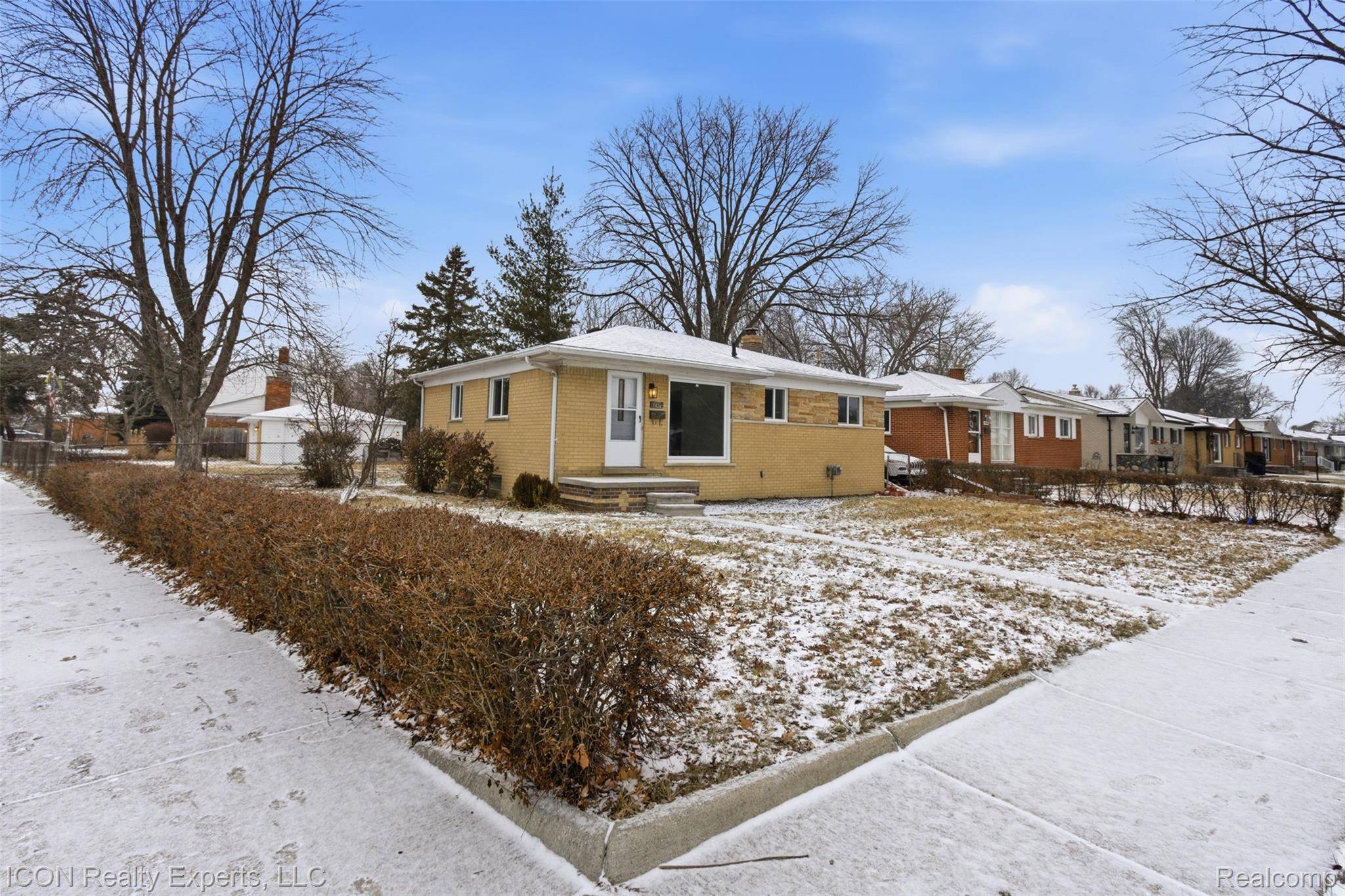 St. Clair Shores, MI 48082,22401 Francis ST
