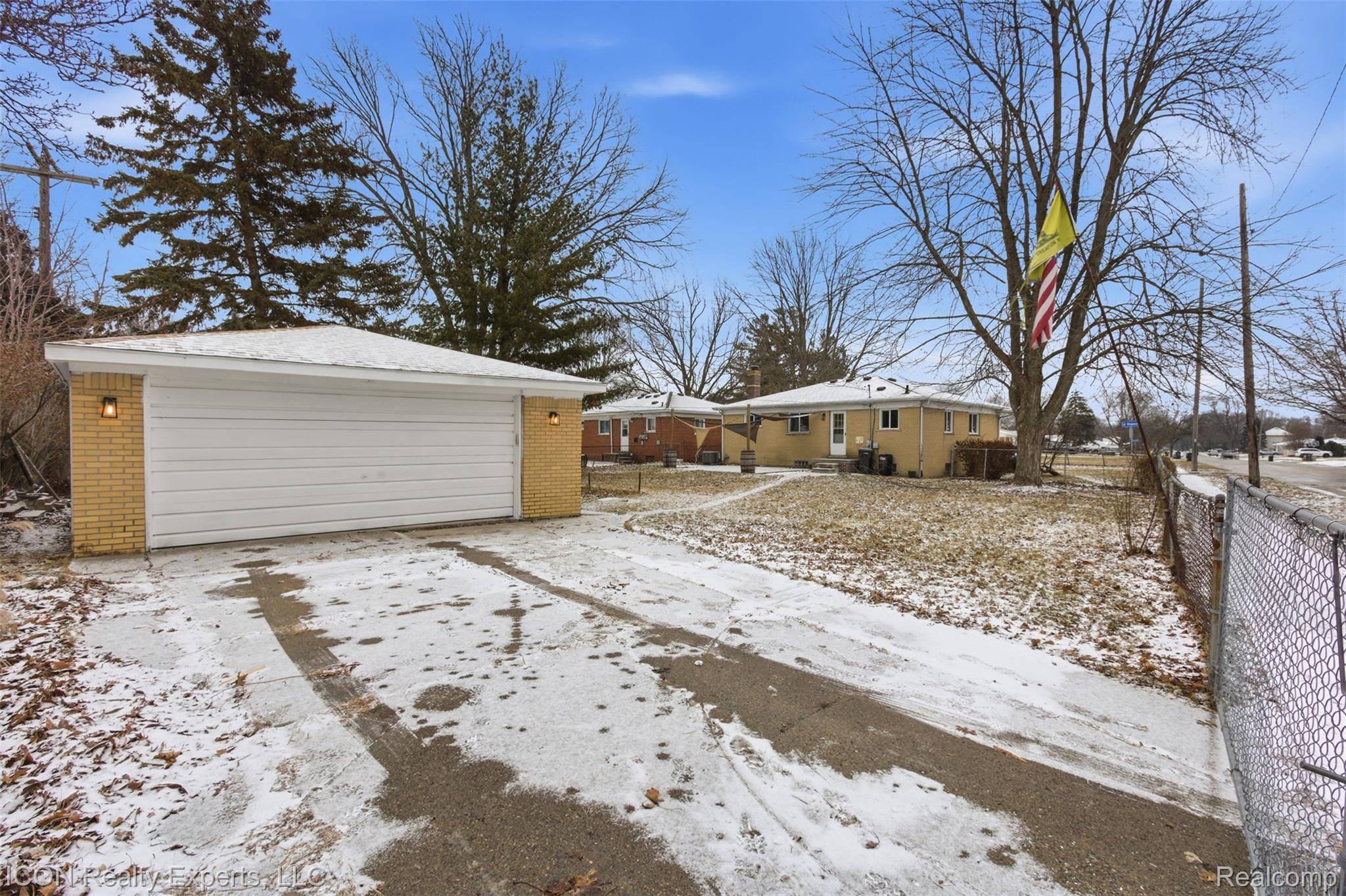 St. Clair Shores, MI 48082,22401 Francis ST