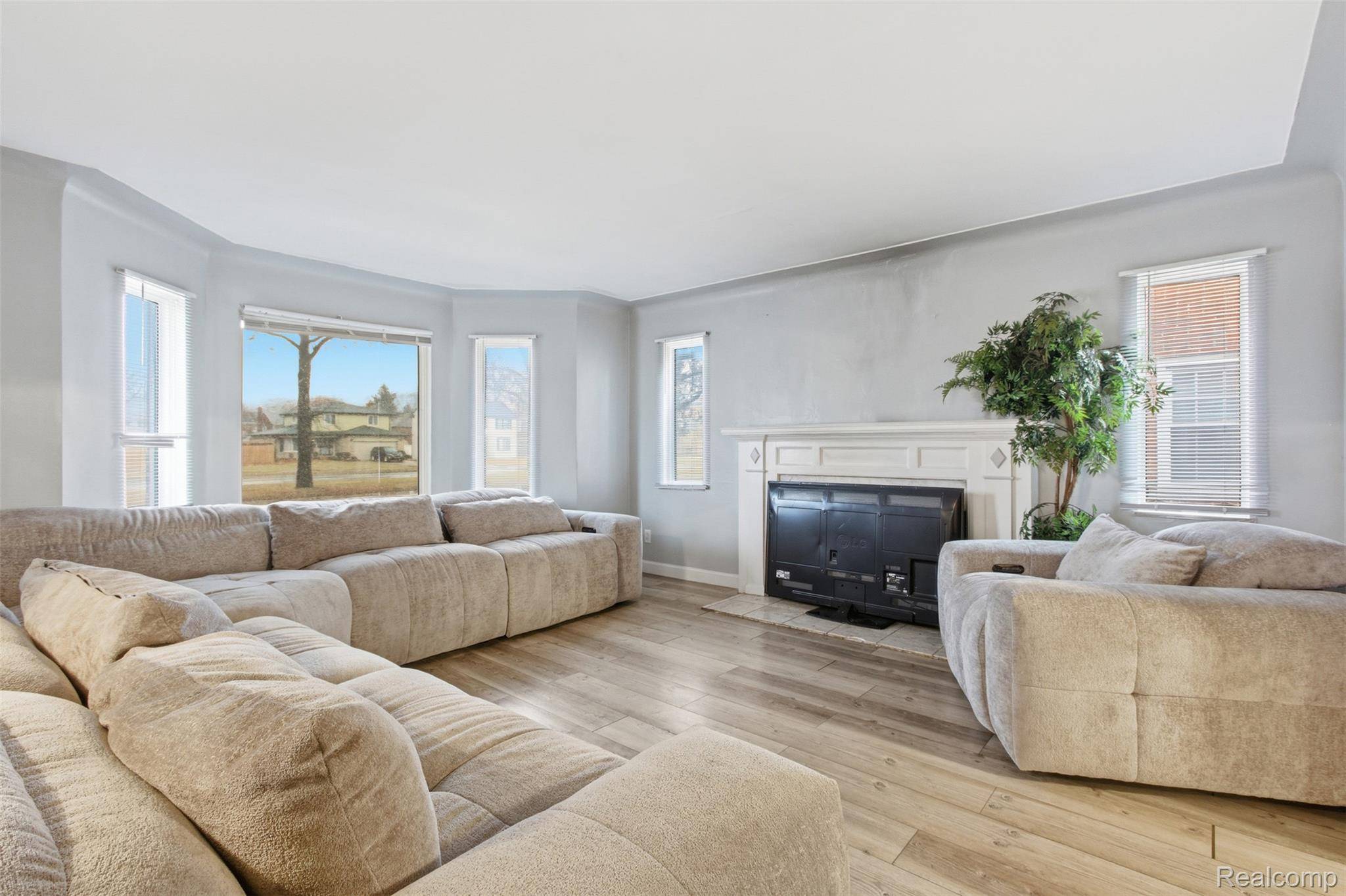 Detroit, MI 48235,5620 W Outer DR