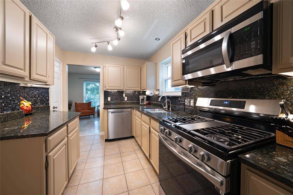 Carrollton, TX 75010,1109 Holly Drive