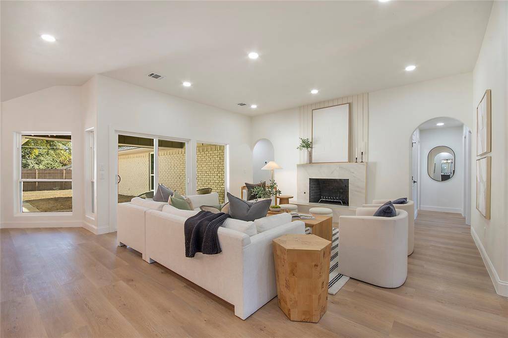 Dallas, TX 75231,7220 Claybrook Drive