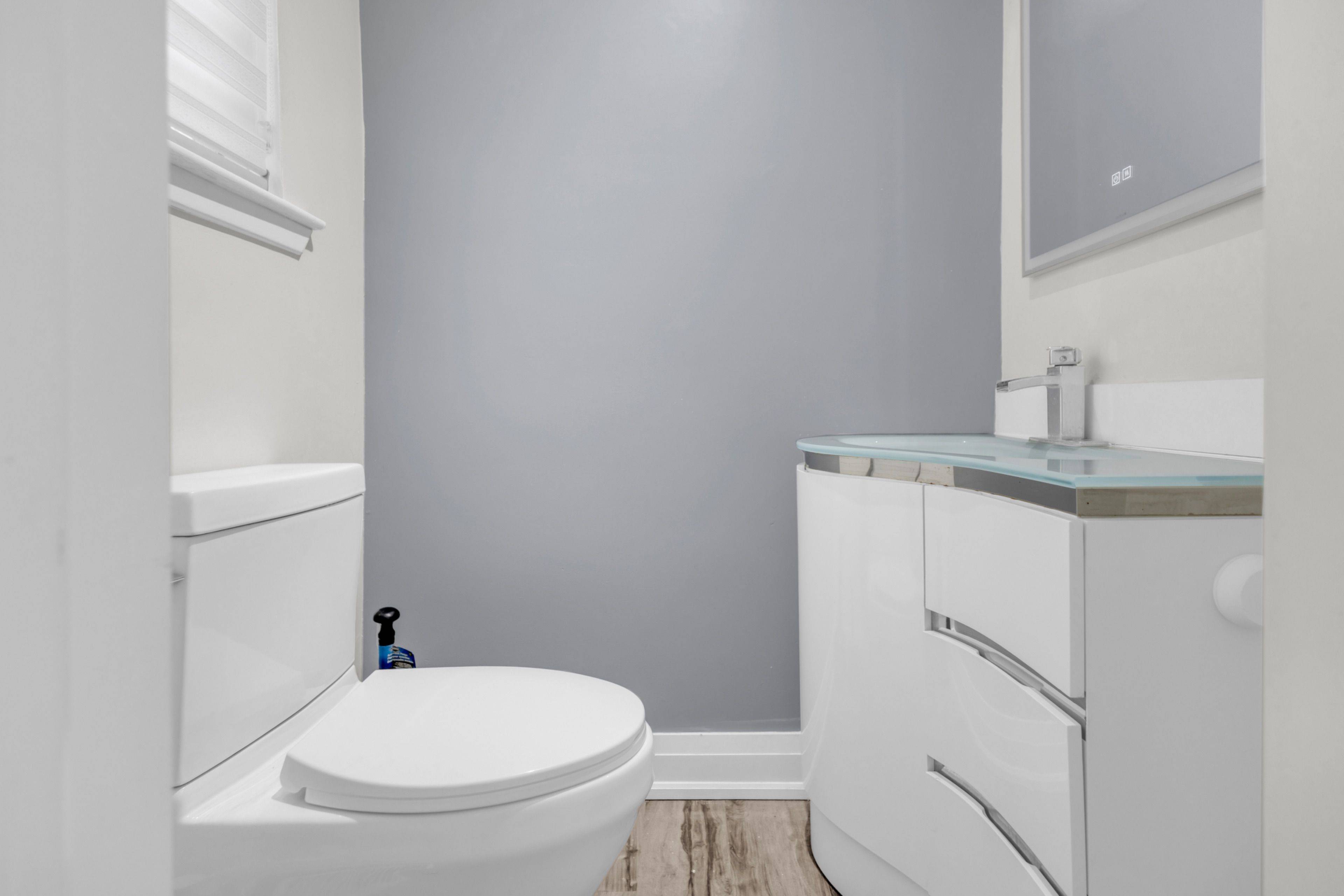 Toronto C13, ON M4A 2J7,61 Sundial CRES