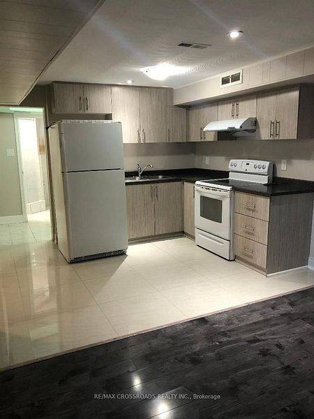 Toronto E10, ON M1E 3Y8,37 Brightside DR