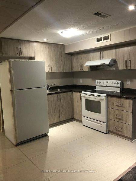 Toronto E10, ON M1E 3Y8,37 Brightside DR