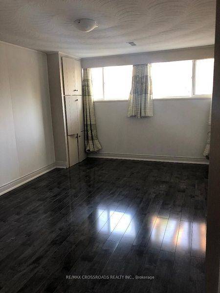 Toronto E10, ON M1E 3Y8,37 Brightside DR