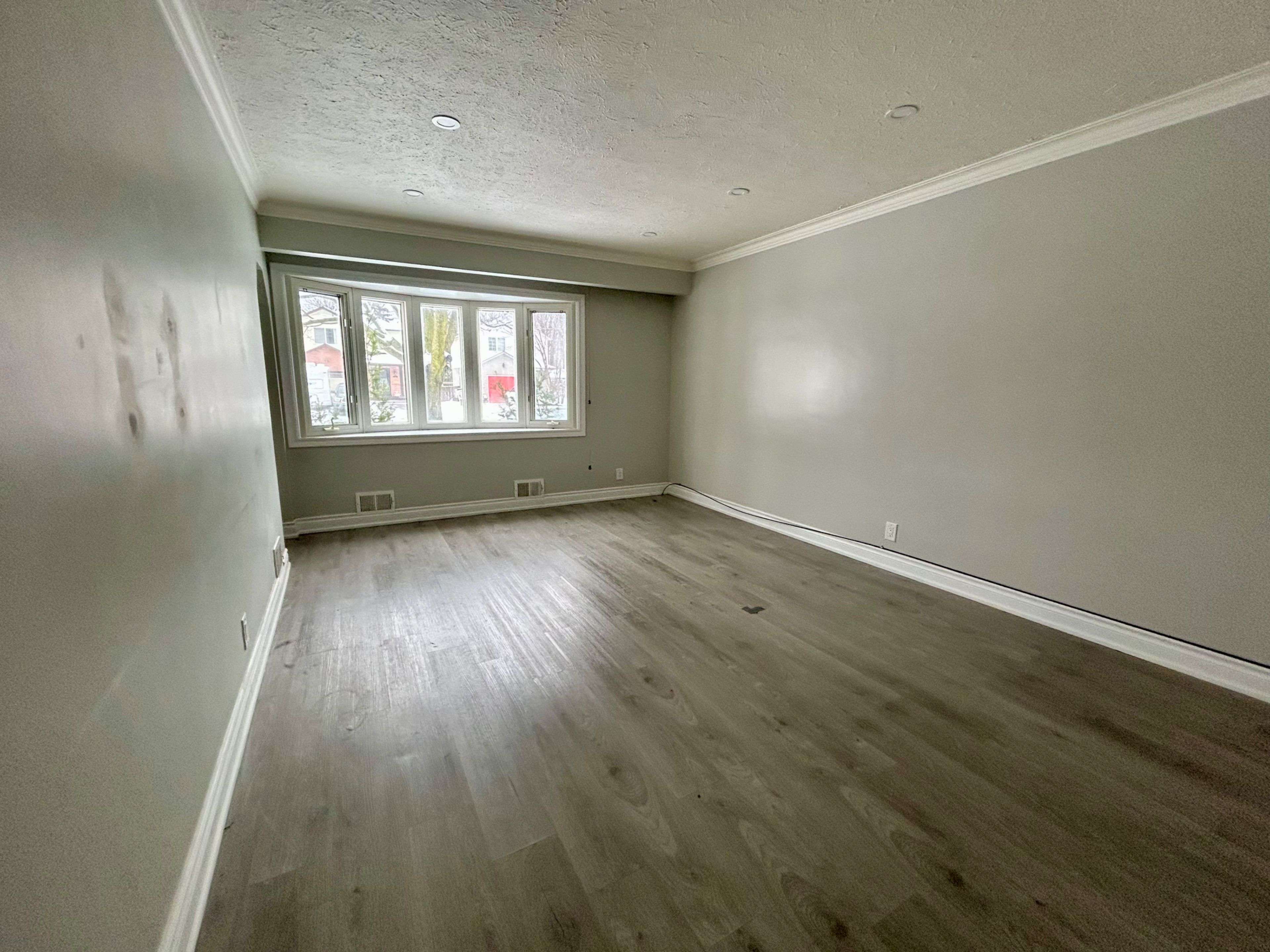 Whitby, ON L1N 4P2,1-931 Byron ST N