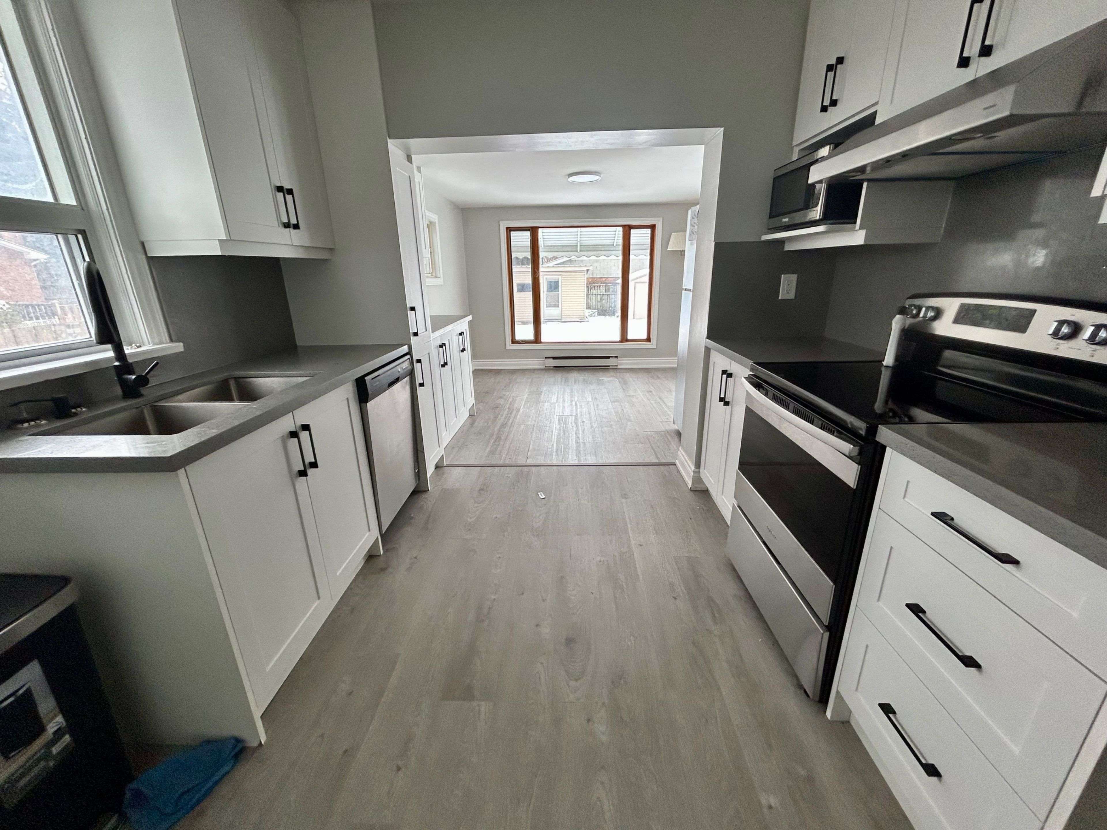 Whitby, ON L1N 4P2,1-931 Byron ST N