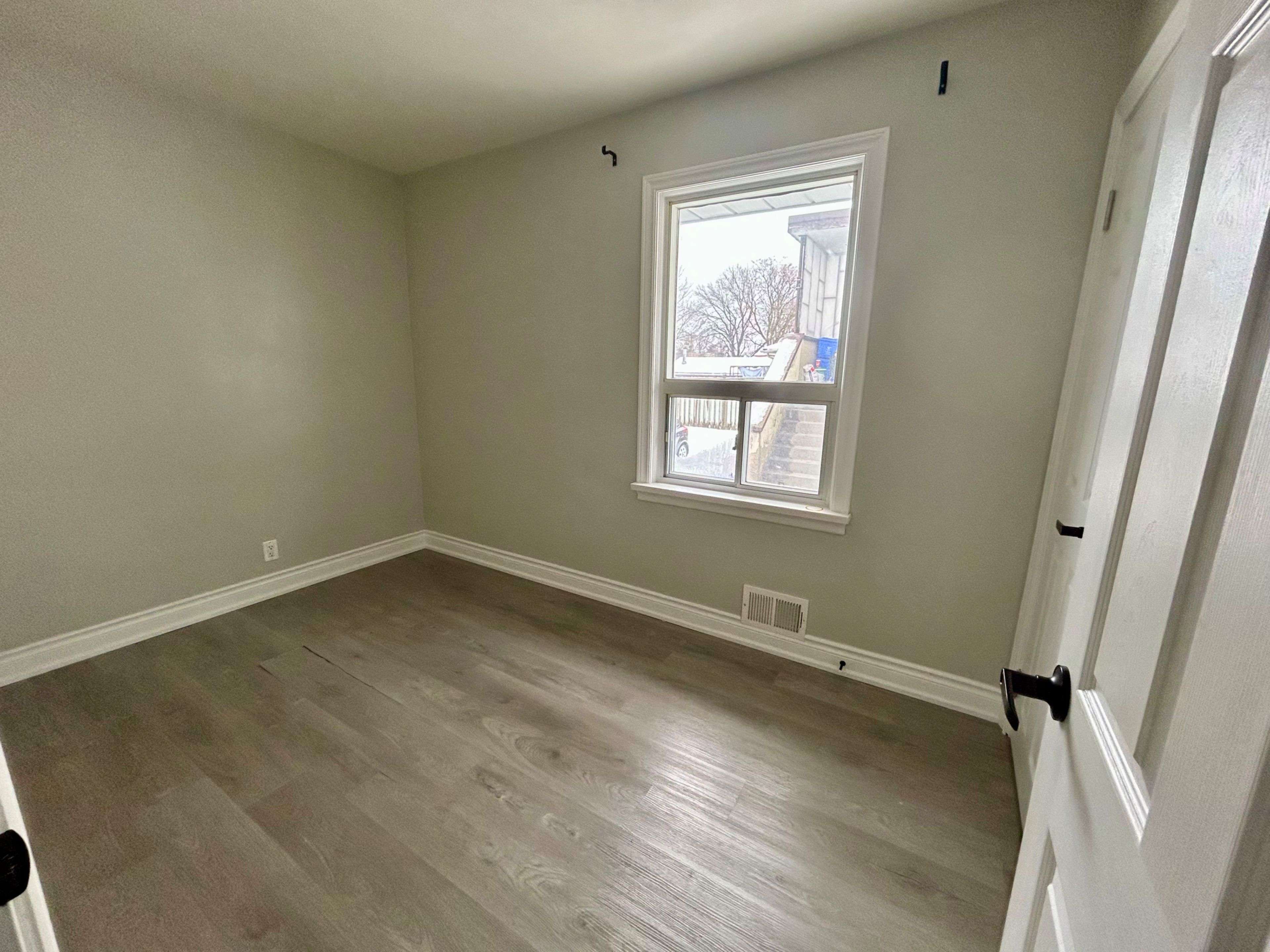 Whitby, ON L1N 4P2,1-931 Byron ST N