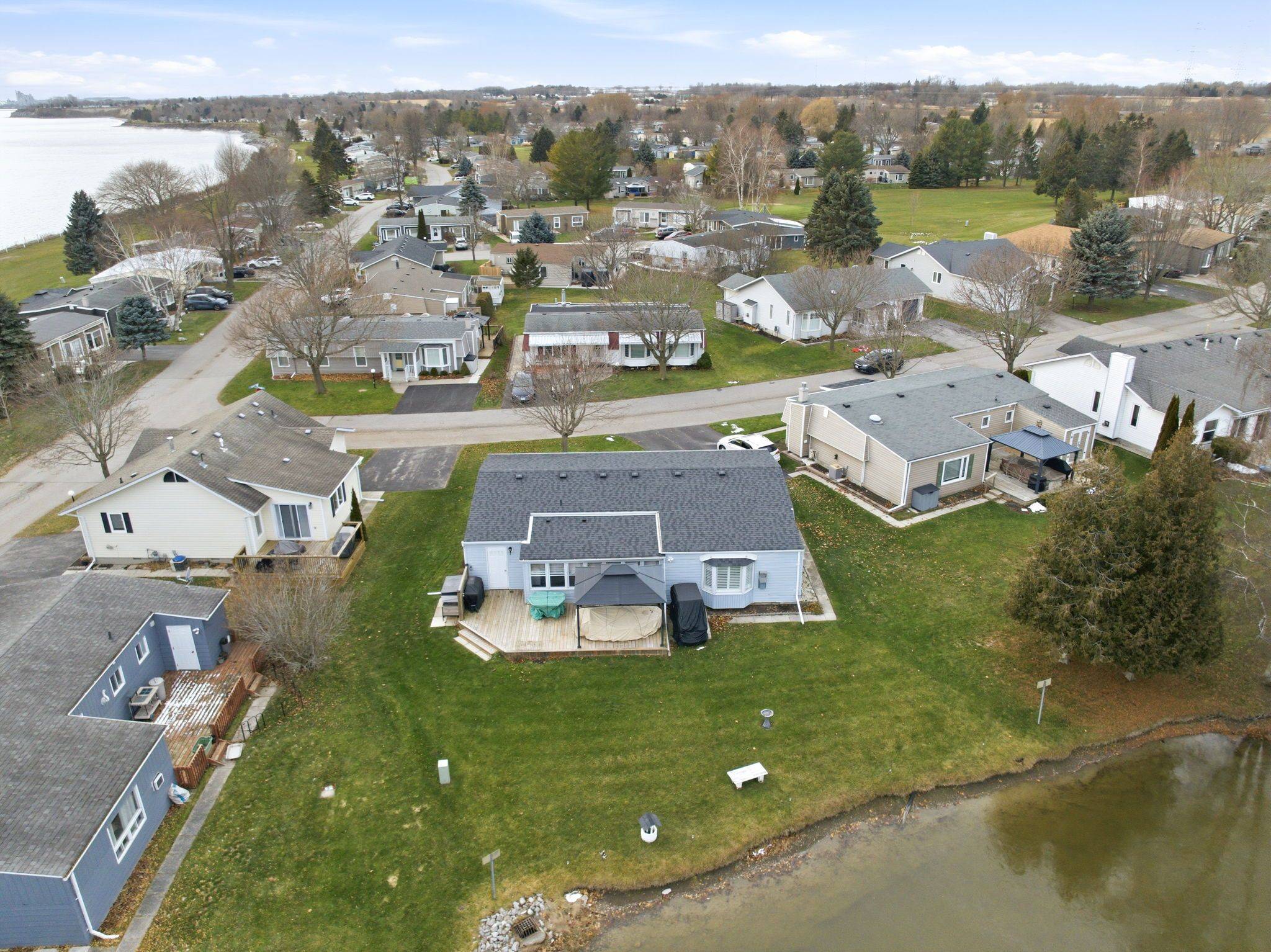 Clarington, ON L1B 1B5,1 Steelhead LN