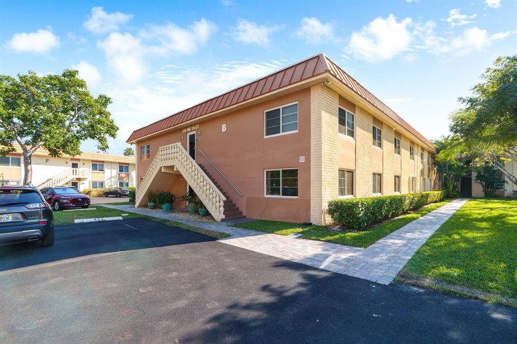 Wilton Manors, FL 33305,124 NE 19th Ct #106B