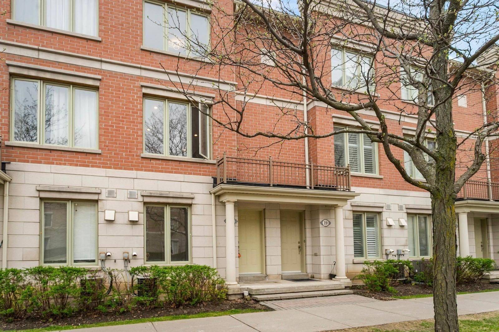 Markham, ON L3T 0A4,21 Galleria Pkwy #21