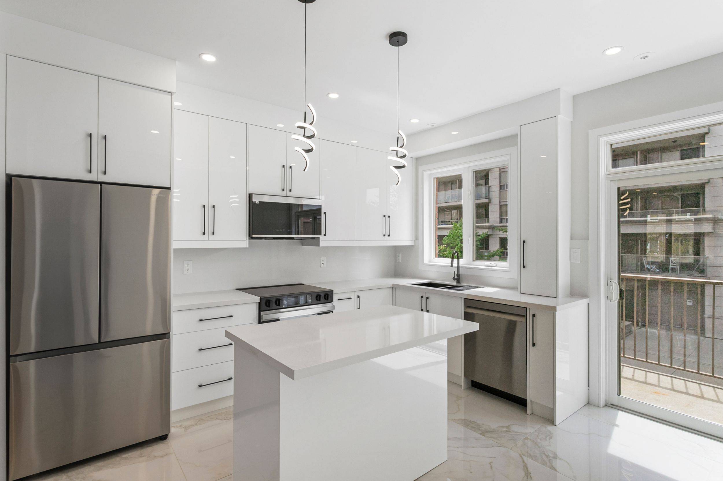 Markham, ON L3T 0A4,21 Galleria Pkwy #21