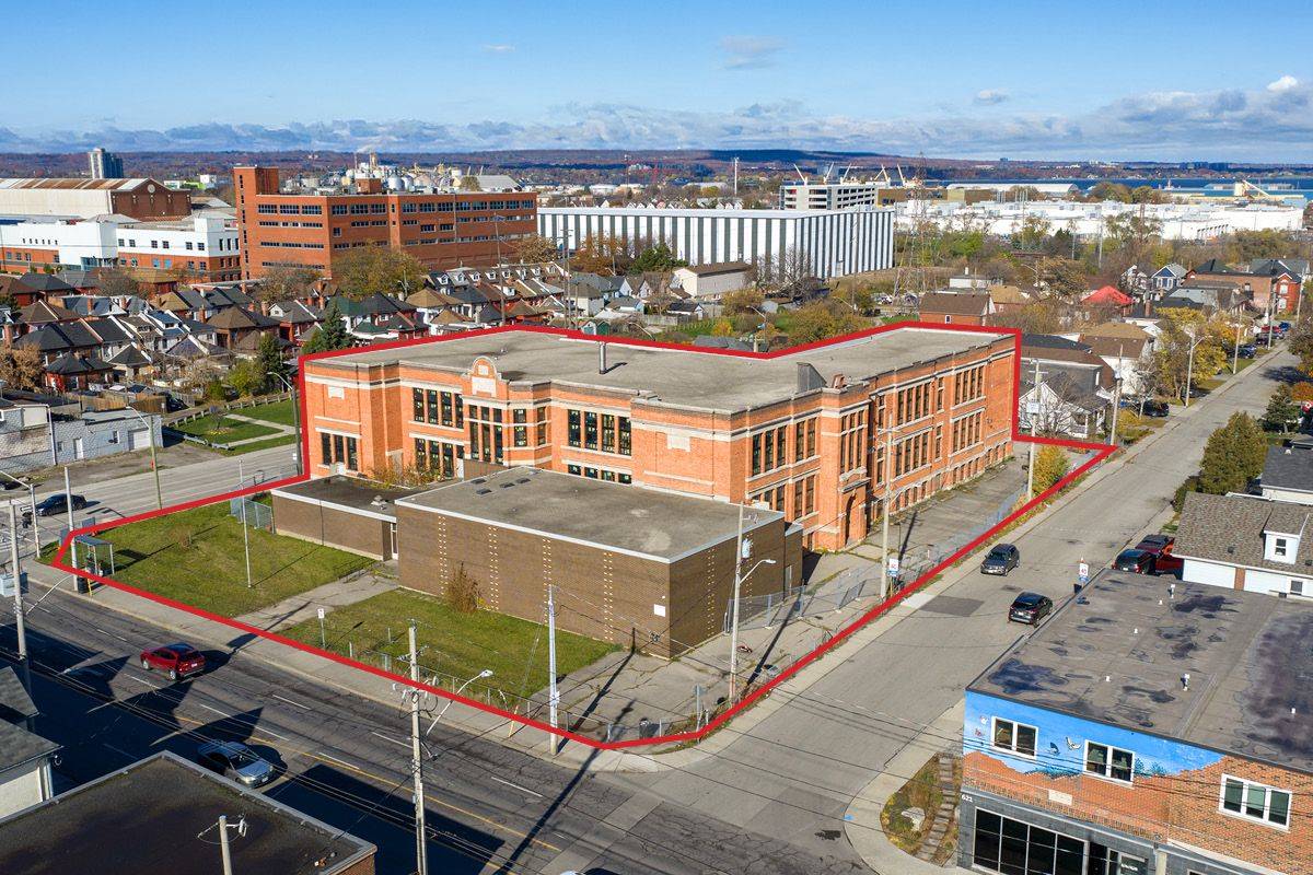 Hamilton, ON L8L 2Z8,601 Barton ST E